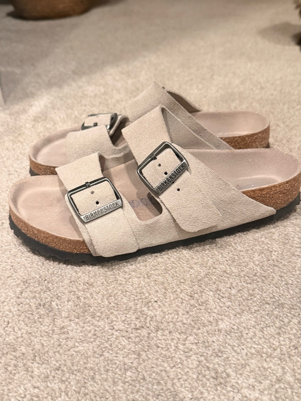 βοΈπ Women's Birkenstock Arizona Soft Footbed Sandal β Oyster Tonal Suede - Picture 9 of 16